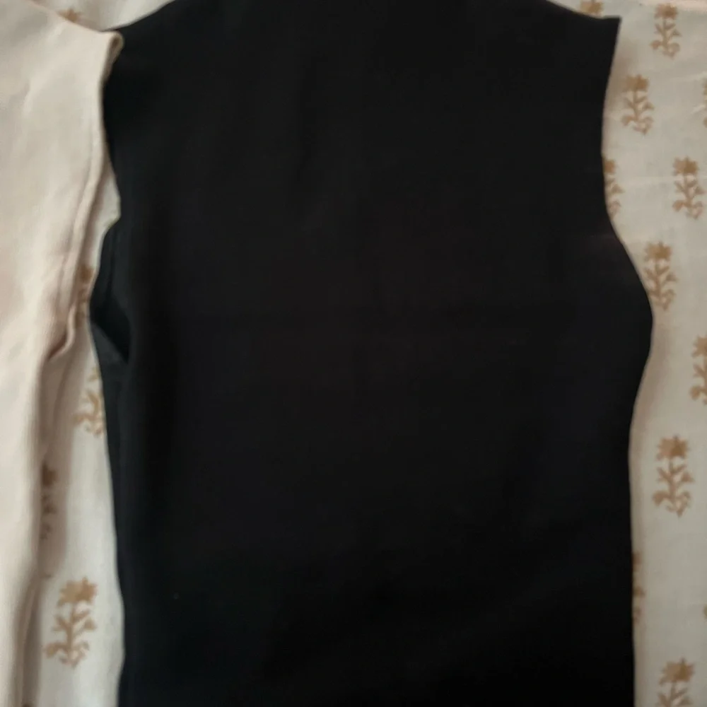 Tops - Picture 3 of 6